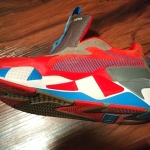 Size nine laceless ra-x running shoes